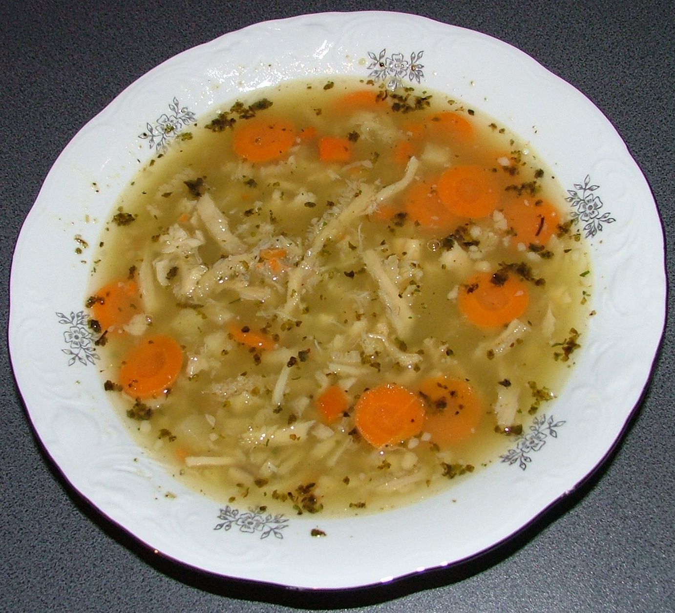 Talerz gęstych flaków z marchewką